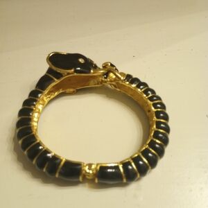 vintage black and gold elephant head clamp cuff bracelet